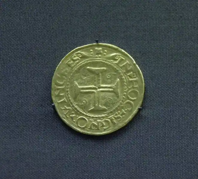 Gold coins from Portugal, solar cross and inscriptions